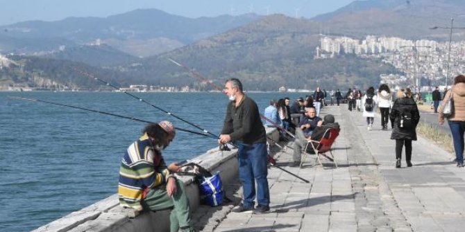 Güneşi gören İzmirliler sahile koştu