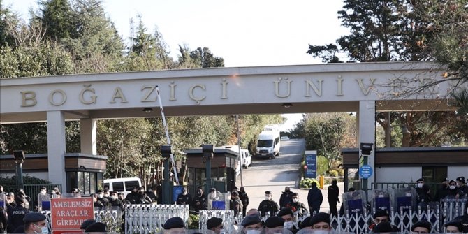 Boğaziçi Üniversitesi'nde Kabe fotoğrafının yere serilmesi soruşturmasında 7 şüphelinin 3 yıla kadar hapsi istendi