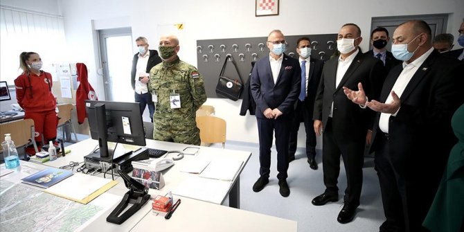 Çavuşoğlu Hırvatistan'da depremden zarar gören Petrinja'yı ziyaret etti