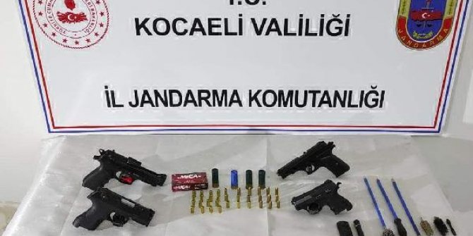 Park halindeki otomobili kurşunlayan 2 kişi yakalandı