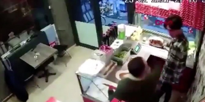 Çiğ köfte "acılı" olduğu gerekçesiyle iş yeri çalışanını darbetti