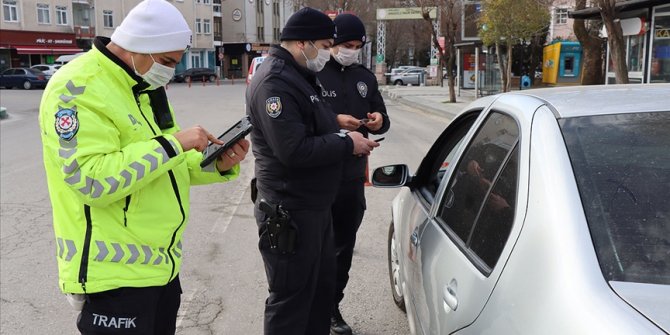 Sokağa çıkma kısıtlamalarına uymayan 39 bin 604 kişi hakkında işlem yapıldı