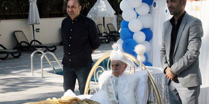 Aydemir Akbaş film gereği sünnet oldu: Hiç yadırgamadım, hoşuma gitti