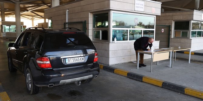 Yurt dışından gelenlerin 'PCR testi ibrazı zorunluluğu' uygulaması devam edecek