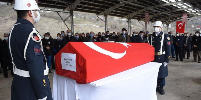 Gökçeada açıklarında batan teknede yaşamını yitiren İlçe Jandarma Komutanı son yolculuğa uğurlandı