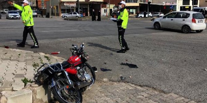 Nurdağı'nda hafif ticari araç ile motosiklet çarpıştı: 1 ölü, 1 yaralı