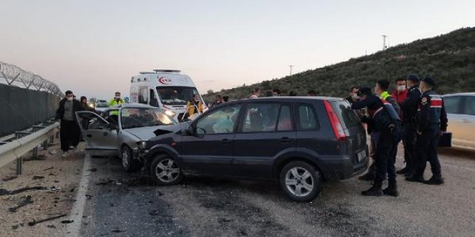 Virajda kontrolden çıkan otomobil karşı şeride geçti: 2 yaralı