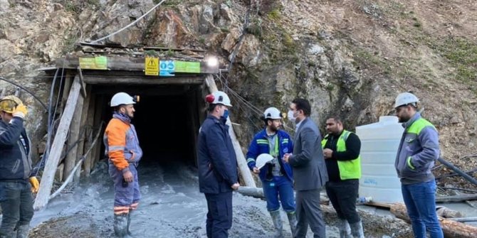 Çanakkale'de göçük meydana gelen maden ocağında mahsur kalan işçiyi kurtarma çalışması devam ediyor