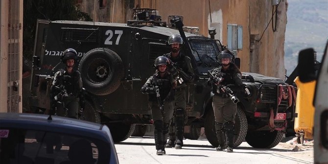 İsrail güçleri 22 Filistinliyi gözaltına aldı