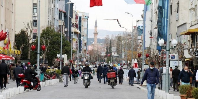 Koronavirüste batıdaki tek düşük riskli il olan Uşak'ta 'kontrollü normalleşme' sevinci