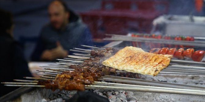 Adana'da kontrollü normalleşme ciğercilerin yüzünü güldürdü