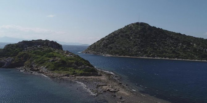 Bodrum'da deniz çekildi, kral yolu gün yüzüne çıktı