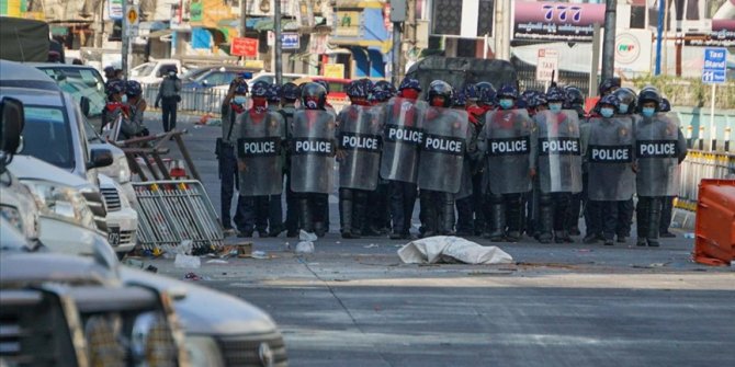 Myanmar'da güvenlik güçleri protestoculara karşı gerçek mermi kullandı: 6 ölü