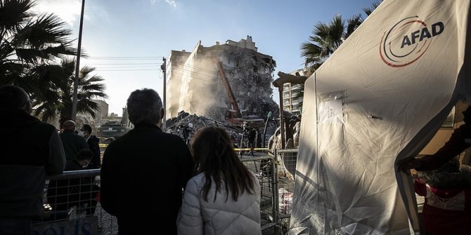Devlet ve millet İzmir depreminin yaralarını el ele sardı