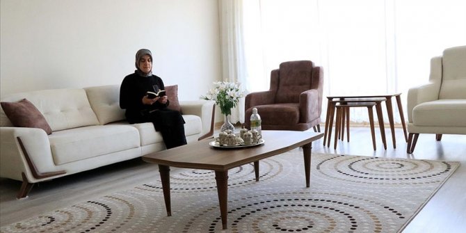 Depremzedeler yeni konutlarında güvenle oturmanın mutluluğunu yaşıyor