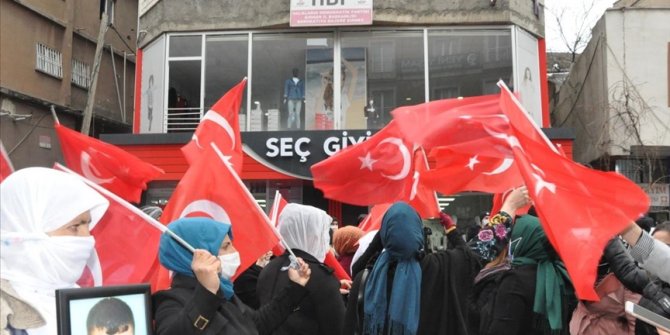 Şırnak'ta terör mağduru aileler HDP İl Başkanlığı önünde eylem yaptı
