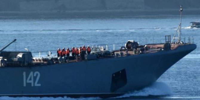 Rus savaş gemisi, Çanakkale Boğazı'ndan geçti