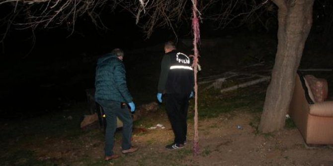 Husumetlisine pompalı tüfekle ateş açarken kendi eşini vurdu