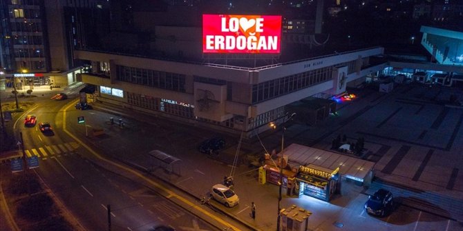 Saraybosna'da reklam panolarına 'Love Erdoğan' ilanı yansıtıldı