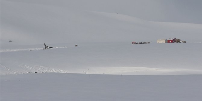 Tatvan'da düşen askeri helikopterin enkazındaki incelemeler sürüyor