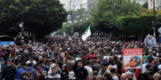 Cezayir'de 'Hirak' gösterilerinin gölgesinde girilen seçim sürecinde siyasi kriz sürüyor