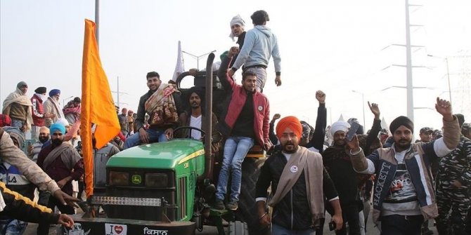 Hindistan'da çiftçiler Yeni Delhi'deki büyük bir otoyolu trafiğe kapatmayı planlıyor