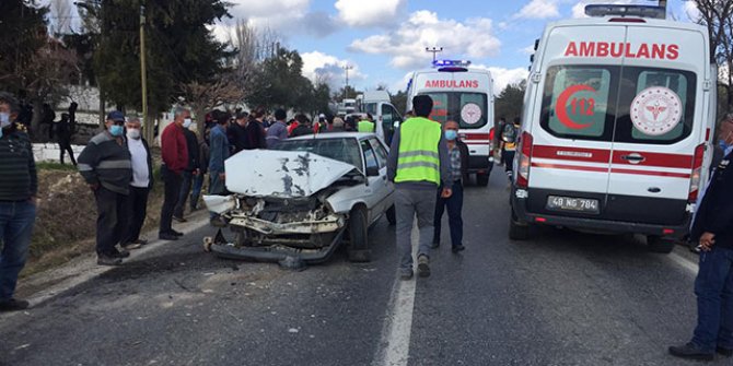 Muğla'da servis minibüsü ile otomobil çarpıştı: 6 yaralı