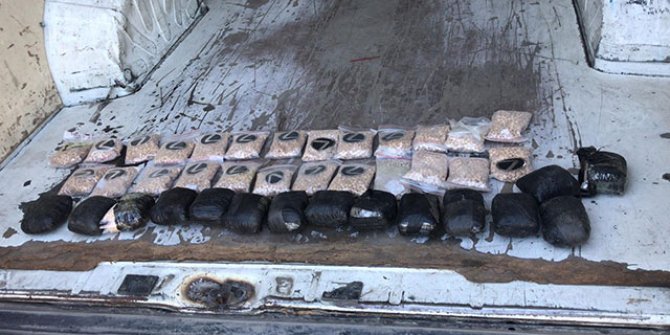 Oto yıkama makinesine gizlenmiş 55 bin uyuşturucu hapı 'Uzi' buldu