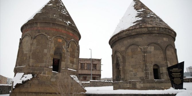 Doğu'nun 'kış cenneti' gündüz bembeyaz, gece ise ışıl ışıl