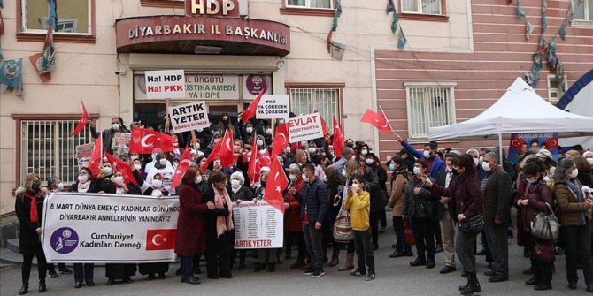 Diyarbakır annelerine 8 Mart Dünya Kadınlar Günü'nde destek ziyaretleri