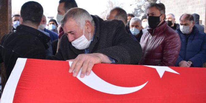 Kazada hayatını kaybeden uzman çavuş, eşi ve oğlu toprağa verildi