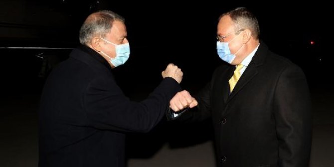 Bakan Akar, Bükreş'e gitti