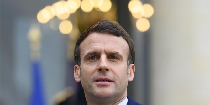 Fransa Cumhurbaşkanı Macron'dan, Paris Camisi'ne ziyaret