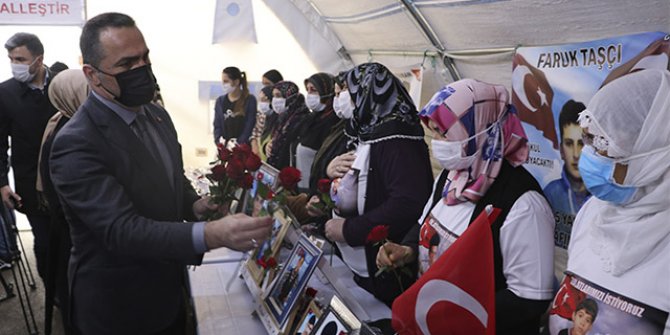 Beyoğlu Belediye Başkanı Yıldız'dan evlat nöbetindeki annelere destek ziyareti