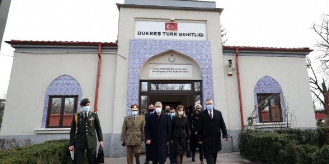Bakan Akar, Romanya'da Türk şehitliğini ziyaret etti