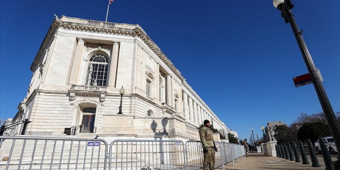 FBI, Kongre baskınından önce parti merkezlerine bomba koyan kişinin görüntülerini yayımladı