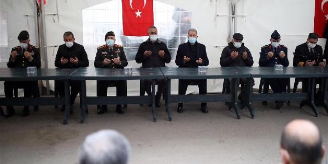 Bakan Akar, helikopter kazası şehitlerinin ailelerini ziyaret etti