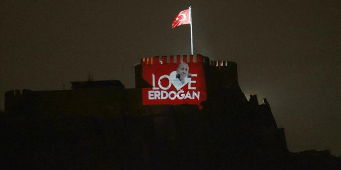 Ankara Kalesi'ne 'Love Erdoğan' ışıklandırılması