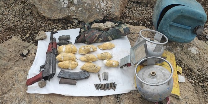 Van'da PKK'lı teröristlere ait silah ve el bombası ele geçirildi