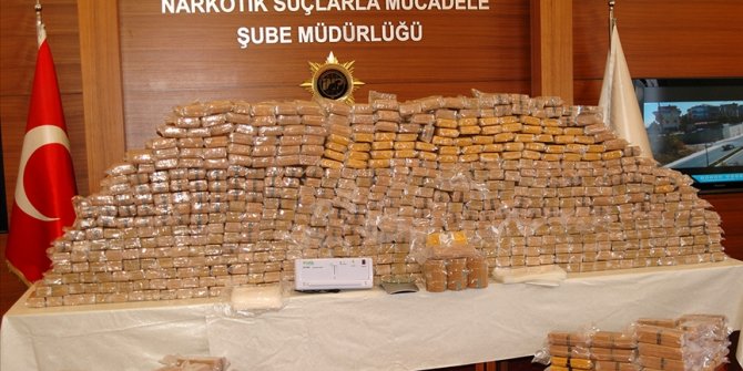 Hakkari Valisi Akbıyık: Bu yıl 1 ton 380 kilogram eroin, 10 kilogram kokain ve 3,5 ton asit anhidrit ele geçirildi
