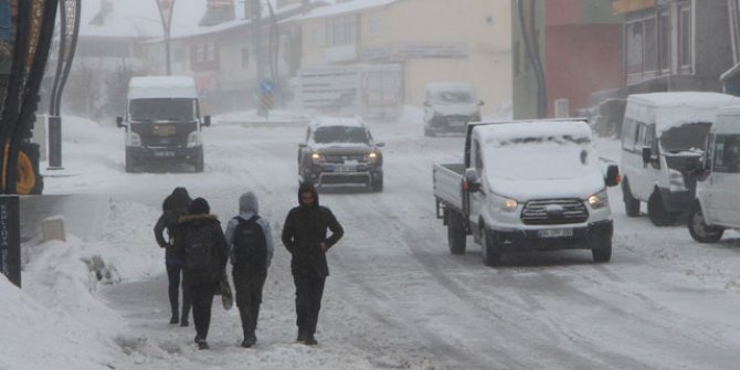 Karlıova'da eğitime kar engelli