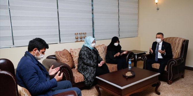 Cumhurbaşkanı Yardımcısı Oktay'dan şehit Korgeneral Erbaş'ın ailesine taziye ziyareti