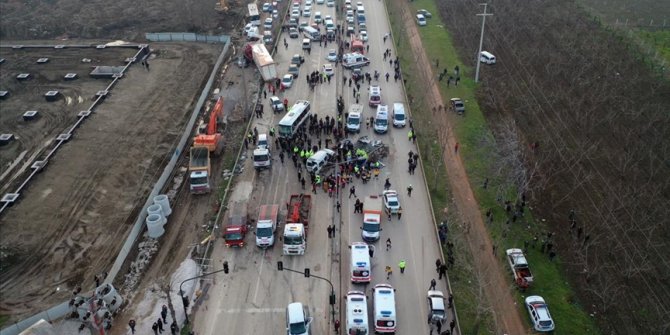 Zincirleme trafik kazası: 4 ölü, 20 yaralı
