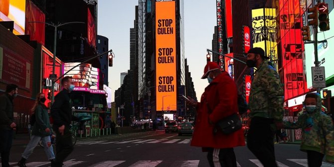 New York'un ünlü meydanında 'Gülen'i durdurun' ilanı