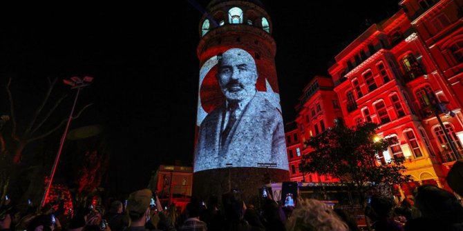 İstiklal Marşı'nın 100. yılı 7'den 70'e 'milli birlik' ruhuyla kutlandı