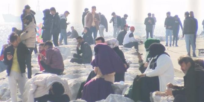 Yenikapı Sahili kısıtlamaya rağmen doldu taştı