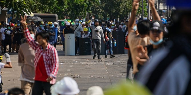 Myanmar'daki protestolara güvenlik güçlerinin silahlı müdahalesi sonucu en az 38 kişi öldü