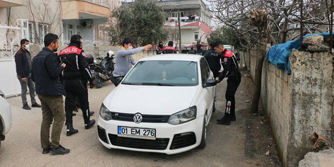 Kovalamacada terk edilen otomobilden uyuşturucu çıktı