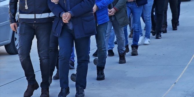 İzmir'deki FETÖ'nün hücre evlerine yönelik operasyonda yakalanan 18 şüpheli tutuklandı