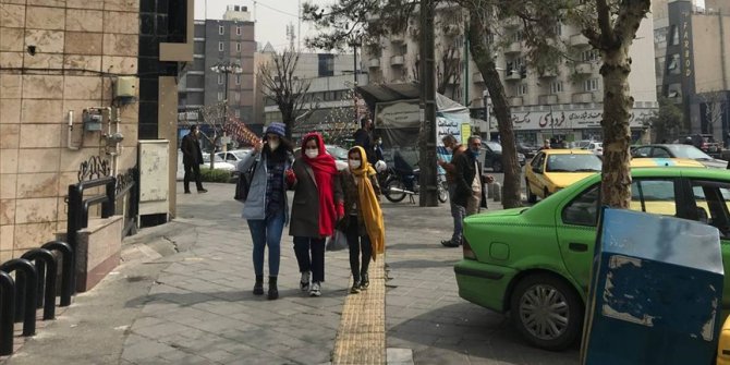 İran'da son 24 saatte Kovid-19'dan 100 kişi hayatını kaybetti